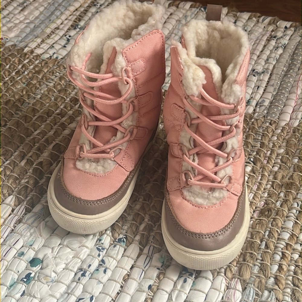 Toddler snow boots for sale- old Navy